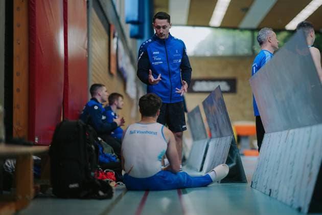Andreas Toba (TV Schwaebisch Gmuend-Wetzgau) in seiner neuen Rolle als Trainer im Gespraech mit Marcel Graf (TuS Vinnhorst), TV Schwaebisch Gmuend-Wetzgau vs. TuS Vinnhorst, Turnen, 1. Bundesliga, 3. Wettkampftag, Saison 2025, 07.06.2025, TV Schwaebisch Gmuend-Wetzgau vs. TuS Vinnhorst, Turnen, 1. Bundesliga, 3. Wettkampftag, Saison 2025, 07.06.2025 Schwaebisch Gmünd