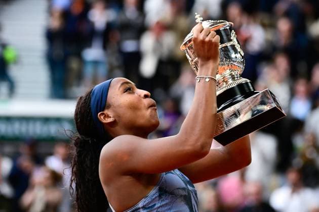 TENNIS : Roland Garros 2025 - Internationaux de France - 07 06 2025 correction iptc Coco Gauff ( USA ) celebrates with the trophy during the 2025 French Open at Roland Garros on Juin 07 , 2025 in Paris, France. ( Photo Dante Badano PSNewz ) - ParisFrance  Copyright: xx