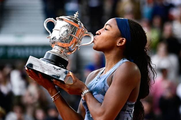 TENNIS : Roland Garros 2025 - Internationaux de France - 07 06 2025 correction iptc Coco Gauff ( USA ) celebrates with the trophy during the 2025 French Open at Roland Garros on Juin 07 , 2025 in Paris, France. ( Photo Dante Badano PSNewz ) - ParisFrance  Copyright: xx