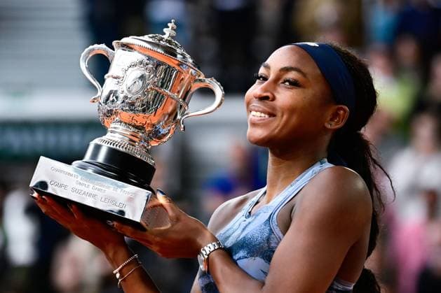 TENNIS : Roland Garros 2025 - Internationaux de France - 07 06 2025 correction iptc Coco Gauff ( USA ) celebrates with the trophy during the 2025 French Open at Roland Garros on Juin 07 , 2025 in Paris, France. ( Photo Dante Badano PSNewz ) - ParisFrance  Copyright: xx