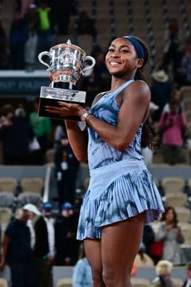 TENNIS : Roland Garros 2025 - Internationaux de France - 07 06 2025 Coco Gauff ( USA ) celebrates with the trophy during the 2025 French Open at Roland Garros on Juin 07 , 2025 in Paris, France. ( Photo Dante Badano PSNewz ) - ParisFrance  Copyright: xx