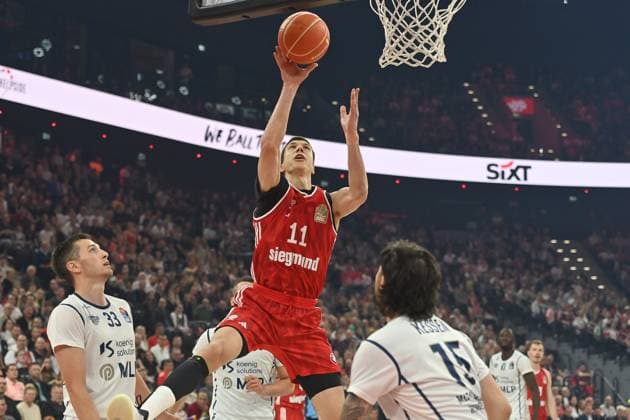 Sport Themen der Woche KW23 Sport Bilder des Tages VLADIMIR LUCIC (FCB) ,Aktion. Basketball BBL,Saison 2024 2025 ,3.Play Off Halbfinale FC Bayern Muenchen-MLP Academics Heidelberg am 07.06.2025, S A P G A R D EN *** VLADIMIR LUCIC FCB ,Aktion Basketball BBL,Saison 2024 2025 ,3 Play Off Halbfinale FC Bayern Muenchen MLP Academics Heidelberg am 07 06 2025, S A P G A R D EN