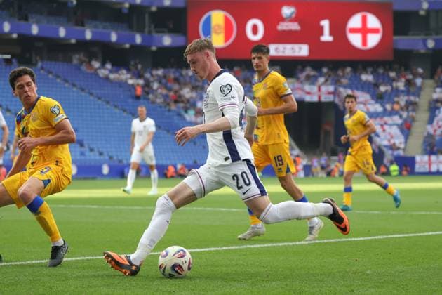 Spain - FIFA World Cup, WM, Weltmeisterschaft, Fussball 2026 European Qualifier - Andorra vs England - 07 06 2025 SPAIN, BARCELONA, JUNE 07. Cole Palmer of England kicks the ball under pressure from Max Llovera of Andorra during the FIFA World Cup 2026 European Qualifier Group K football match between Andorra and England at RCDE Stadium on June 07, 2025 in Barcelona, Spain. Photo by Manuel Blondeau AOP.Press Barcelona RCDE Stadium Catalunya Spain Copyright: x ManuelxBlondeau AOP.Pressx 20250607 011