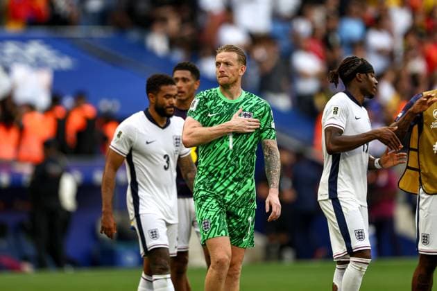 Andorra v England 2026 FIFA World Cup, WM, Weltmeisterschaft, Fussball Qualifier 07 06 2025. Group K Jordan Pickford (1) of England thanks fans at full time during the 2026 FIFA World Cup Qualifier match between Andorra and England at RCDE Stadium, Barcelona, Spain on 7 June 2025. Editorial use only , Copyright: xNigelxKeenex PSI-22232-0038