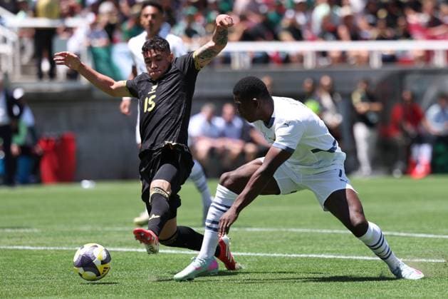 Salt Lake City, USA, June 7th 2025: Breel Embolo (7 Switzerland) shoots as Emilio Lara (15 Mexico) defends during the International Friendly, Länderspiel, Nationalmannschaft football match between Mexico and Switzerland at Rice-Eccles Stadium in Salt Lake City, USA. (Rob Gray SPP) Copyright: xRobxGrayx xSPPx spp-en-RoGrSp-ROB_5190