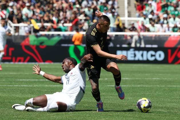 Sport Bilder des Tages Salt Lake City, USA, June 7th 2025: Ulisses Garcia (19 Switzerland) and Roberto Alvarado (25 Mexico) battle for the ball during the International Friendly, Länderspiel, Nationalmannschaft football match between Mexico and Switzerland at Rice-Eccles Stadium in Salt Lake City, USA. (Rob Gray SPP) Copyright: xRobxGrayx xSPPx spp-en-RoGrSp-ROB12687