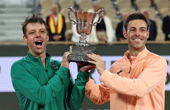 (250608) -- PARIS, June 8, 2025 -- Winners Marcel Granollers (R) Horacio Zeballos celebrate with the trophy during the awarding ceremony after the men s doubles final match between Marcel Granollers of Spain Horacio Zeballos of Argentina and Joe Salisbury Neal Skupski of Britain at the French Open tennis tournament at Roland Garros, Paris, France, June 7, 2025. ) (SP)FRANCE-PARIS-TENNIS-FRENCH OPEN-MEN S DOUBLES-FINAL LixJing 