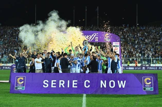 Sport Themen der Woche KW23 Sport Bilder des Tages CALCIO - Serie C Italia - Pescara vs Ternana Pescara Calcio players celebrate the return in Serie B during the Serie C NOW Playoffs Match between Pescara Calcio and Ternana Calcio at Adriatico Stadium, on June 7, 2025 in Pescara, Italy. Pescara Italy  Copyright: xIPAxSport ABACAx