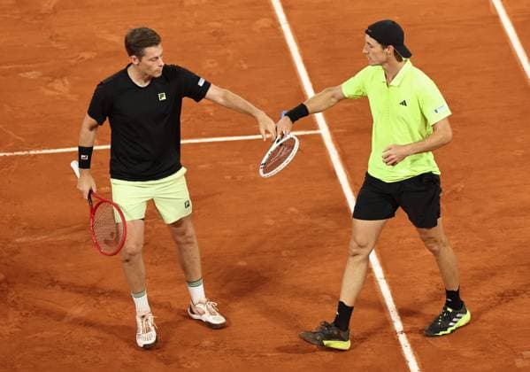 (250608) -- PARIS, June 8, 2025 -- Joe Salisbury(R) Neal Skupski react during the men s doubles final match between Marcel Granollers of Spain Horacio Zeballos of Argentina and Joe Salisbury Neal Skupski of Britain at the French Open tennis tournament at Roland Garros, Paris, France, June 7, 2025. ) (SP)FRANCE-PARIS-TENNIS-FRENCH OPEN-MEN S DOUBLES-FINAL LixJing 