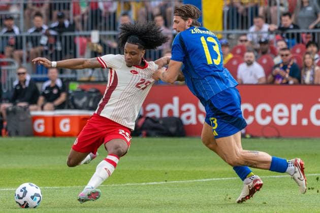 Sport Bilder des Tages June 7, 2025, Toronto, Ontario, Canada: Illya Zabarnyi 13 (R) and Jayden Nelson 25 (L) seen in action during the Canadian Shield Tournament match between Ukraine and Canada at BMO Field. Final scores; Canada 4-2 Ukraine. Toronto Canada - ZUMAs197 20250607_aaa_s197_650 Copyright: xAngelxMarchinix