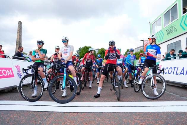 2025 Lloyds Tour of Britain Women Picture by Olly Hassell SWpix.com - 08 06 2025 - Cycling - UCI Women s World Tour - 2025 Lloyds Tour of Britain Women - Stage 4: The Glasgow Stage - Cat Ferguson (Movistar Team) General classification leader, Millie Couzens (Great Britain) in the best young rider jersey, Ally Wollaston (FDJ - SUEZ) in the points jersey and Dominika WÅ‚odarczyk (UAE Team ADQ) leader in the Queen of the Mountains jersey on the start line. Copyright: x xSWpix.comx(t axPhotographyxHubxLtd)xOllyxHassell SWpix.comx SWP-2944-0285