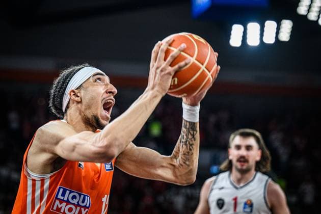 Neu Ulm, Deutschland, 07.06.25: Noa Essengue (ratiopharm ulm) in Aktion, am Ball, Einzelaktion waehrend des Basketball Bundesliga Halfinale Playoffs Spiel 3 Spiels zwischen ratiopharm ulm vs FIT ONE Wuerzburg Baskets in der ratiopharm Arena am 07. Juni 2025 in Neu Ulm, Deutschland. (Foto von Harry Langer DeFodi Images) ratiopharm Arena, Germany, 07.06.25: Noa Essengue (ratiopharm ulm) controls the Ball during the Basketball Bundesliga Halfinale Playoffs Spiel 3 match between ratiopharm ulm vs FIT ONE Wuerzburg Baskets at Neu Ulm on June 7, 2025 in ratiopharm Arena, Germany. (Photo by Harry Langer DeFodi Images) (Photo by Harry Langer DeFodi Images)