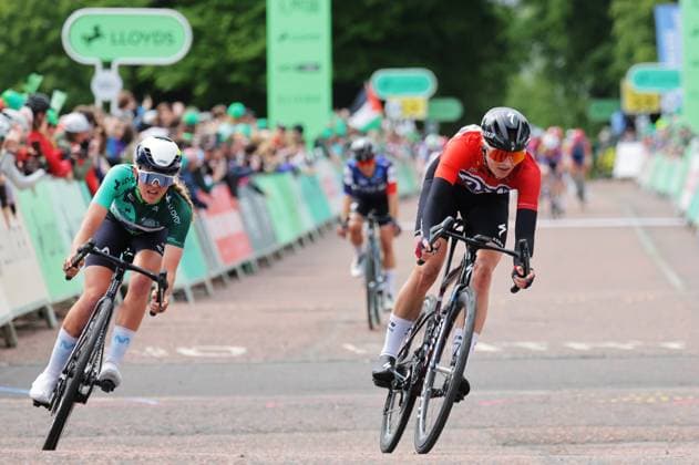 2025 Lloyds Tour of Britain Women Picture by Alex Whitehead SWpix.com - 08 06 2025 - Cycling - UCI Women s World Tour - 2025 Lloyds Tour of Britain Women - Stage 4: The Glasgow Stage - Ally Wollaston (FDJ - SUEZ) and Cat Ferguson (Movistar Team) Copyright: x xSWpix.comx(t axPhotographyxHubxLtd)xAlexxWhitehead SWpix.comx SWP-2944-0327