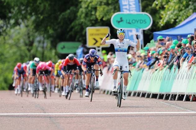 2025 Lloyds Tour of Britain Women Picture by Alex Whitehead SWpix.com - 08 06 2025 - Cycling - UCI Women s World Tour - 2025 Lloyds Tour of Britain Women - Stage 4: The Glasgow Stage - Lorena Wiebes (Team SD Worx - Protime) celebrates as she crosses the line first Copyright: x xSWpix.comx(t axPhotographyxHubxLtd)xAlexxWhitehead SWpix.comx SWP-2944-0340