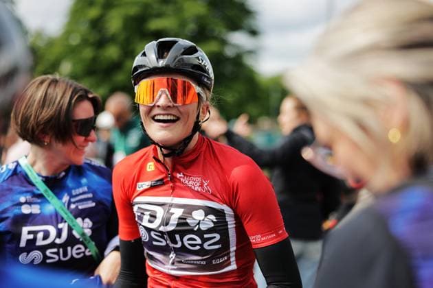 2025 Lloyds Tour of Britain Women Picture by Alex Whitehead SWpix.com - 08 06 2025 - Cycling - UCI Women s World Tour - 2025 Lloyds Tour of Britain Women - Stage 4: The Glasgow Stage - Ally Wollaston (FDJ - SUEZ) reacts after winning the general classification Copyright: x xSWpix.comx(t axPhotographyxHubxLtd)xAlexxWhitehead SWpix.comx SWP-2944-0346