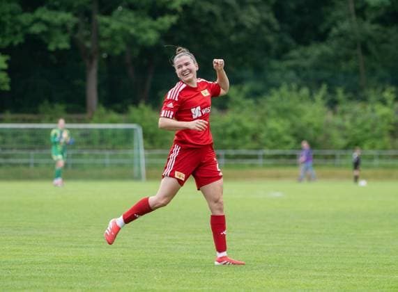 Fußball, 2. Frauen, Saison 2024 2025, BFV-Pokal Polytan-Pokal (Finale), 1. FC Union Berlin U23 FC Viktoria 89 U20, Latoya Maxine Bach (1. FC Union II), Jubel nach Tor zum 4:0, 08.06. 2025, Copyright: xMatthiasxKochx