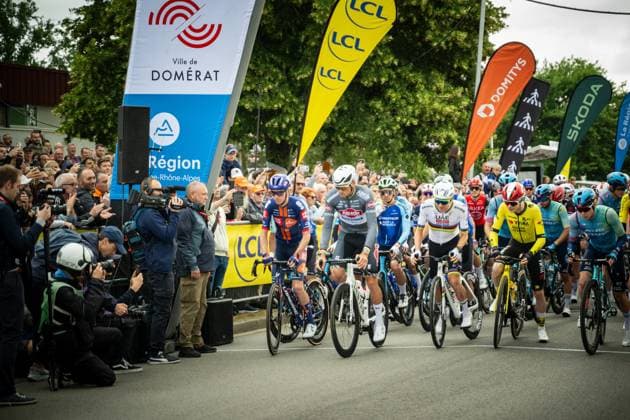 CRITERIUM DU DAUPHINE , DOMERAT PHOTOPQR LA MONTAGNE SALESSE Florian ; ; 08 06 2025 ; CRITERIUM DU DAUPHINE , DOMERAT le 08 06 25 depart depuis DOMERAT photo florian salesse SPORTS CYCLISME France  Copyright: xPHOTOPQR LAxMONTAGNE MAXPPPxSALESSExFlorianx 20250608LMT6156 0821812493st