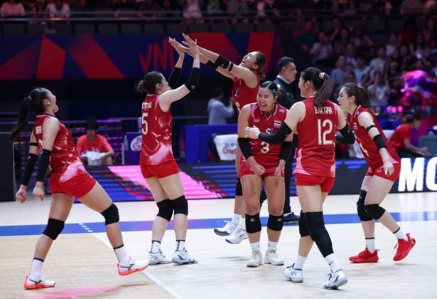 (250608) -- BEIJING, June 8, 2025 -- Players of Thailand celebrate scoring during the Pool 3 match between France and Thailand at the Women s Volleyball Nations League (VNL) 2025 at the National Indoor Stadium in Beijing, China, June 8, 2025. ) (SP)CHINA-BEIJING-VOLLEYBALL-VNL-FRANCE VS THAILAND (CN) LuoxYuan 