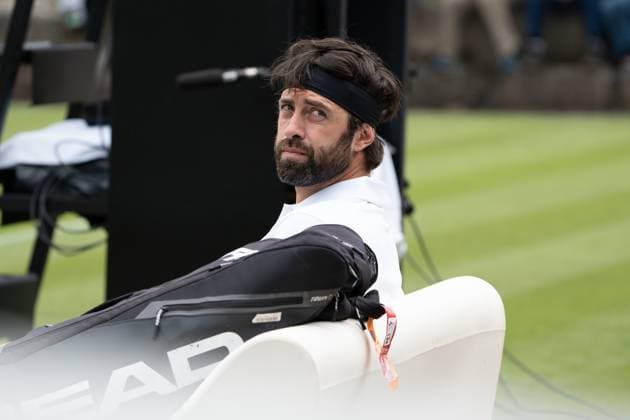 Nikolos Bassilaschwili blickt zur Trainerbank waehrend der Pause, James Duckworth vs. Nikolos Bassilaschwili, Tennis, ATP, Tennis Herren Turnier, Boss-Open, Court No. 1, Colosseum, Qualifikation, 08.06.2025, James Duckworth vs. Nikolos Bassilaschwili, Tennis, ATP-Turnier, Boss-Open, Court No. 1, Colosseum, Qualifikation, 08.06.2025, Stuttgart Copyright: xEibner-Pressefoto EdwardxCheungx EP_ECG