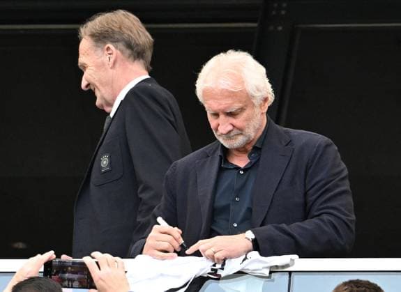 08.06.2025, xsltx, Fussball UEFA Nations League Platz 3, Deutschland - Frankreich v.l. Geschaeftsfuehrer Hans-Joachim Watzke (Borussia Dortmund),Sportdirektor Rudi Voeller Völler (DFB) (DFL DFB REGULATIONS PROHIBIT ANY USE OF PHOTOGRAPHS as IMAGE SEQUENCES and or QUASI-VIDEO) Stuttgart