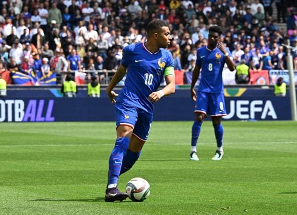 08.06.2025, xsltx, Fussball UEFA Nations League Platz 3, Deutschland - Frankreich v.l. Kylian Mbappe (Frankreich) (DFL DFB REGULATIONS PROHIBIT ANY USE OF PHOTOGRAPHS as IMAGE SEQUENCES and or QUASI-VIDEO) Stuttgart