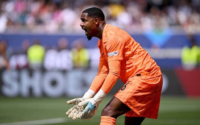FUSSBALL UEFA Nations League 2024 2025 Spiel um Platz 3 in Stuttgart Deutschland - Frankreich 08.06.2025 Torwart Mike Maignan (Frankreich)