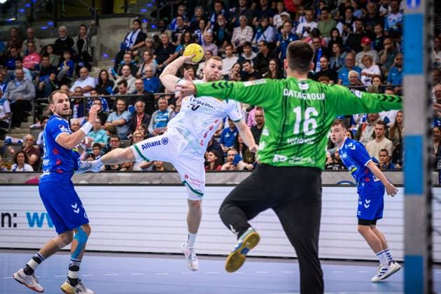 William Bogojevic (SC DHfK Leipzig, 20) vs. Miljan Vujovic (TVB Stuttgart, 16) GER, TVB Stuttgart - SC DHfK Leipzig, DAIKIN HBL, Handball, Bundesliga, 34. Spieltag, Spielzeit 2024 2025, 08.06.2025 GER, TVB Stuttgart - SC DHfK Leipzig, DAIKIN HBL, Handball, Bundesliga, 34. Spieltag, Spielzeit 2024 2025, 08.06.2025 Stuttgart Copyright: xSandyxDinkelackerx EP_SDR