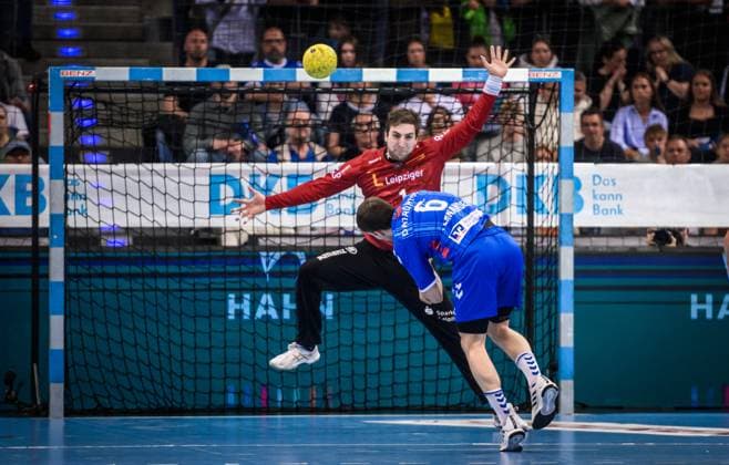 Daniel Fernandez (TVB Stuttgart, 06) vs. Domenico Ebner (SC DHfK Leipzig, 01) GER, TVB Stuttgart - SC DHfK Leipzig, DAIKIN HBL, Handball, Bundesliga, 34. Spieltag, Spielzeit 2024 2025, 08.06.2025 GER, TVB Stuttgart - SC DHfK Leipzig, DAIKIN HBL, Handball, Bundesliga, 34. Spieltag, Spielzeit 2024 2025, 08.06.2025 Stuttgart Copyright: xSandyxDinkelackerx EP_SDR