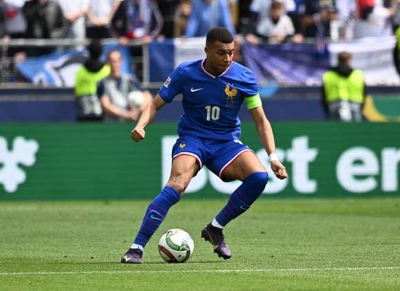 08.06.2025, xsltx, Fussball UEFA Nations League Platz 3, Deutschland - Frankreich v.l. Kylian Mbappe (Frankreich) FREISTELLER (DFL DFB REGULATIONS PROHIBIT ANY USE OF PHOTOGRAPHS as IMAGE SEQUENCES and or QUASI-VIDEO) Stuttgart