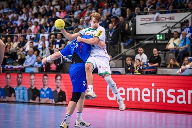 Andri Mar Runarsson (SC DHfK Leipzig, 04) vs. Lukas Laube (TVB Stuttgart, 24) GER, TVB Stuttgart - SC DHfK Leipzig, DAIKIN HBL, Handball, Bundesliga, 34. Spieltag, Spielzeit 2024 2025, 08.06.2025 GER, TVB Stuttgart - SC DHfK Leipzig, DAIKIN HBL, Handball, Bundesliga, 34. Spieltag, Spielzeit 2024 2025, 08.06.2025 Stuttgart Copyright: xSandyxDinkelackerx EP_SDR