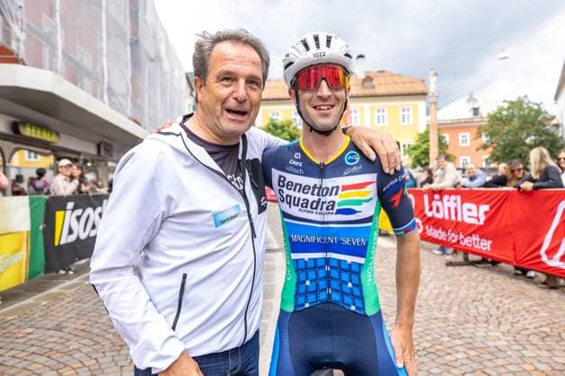 08.06.2025, Lienz, AUT, 37. Dolomitenradrundfahrt, 10. SuperGiroDolomiti, im Bild v.l. Franz Theurl (Obmann Tourismusverband Osttirol), Rene Pammer (AUT, 1, Platz 110km Dolomitenradrundfahrt) left to right: Franz Theurl (Chairman of the East Tyrol Tourist Board) Rene Pammer (AUT 1st Placed 110km Dolomitenradrundfahrt) during the 37th Dolomite Cycling Tour and 10th SuperGiroDolomiti. Lienz, Austria on 2025 06 08. Expa Lienz