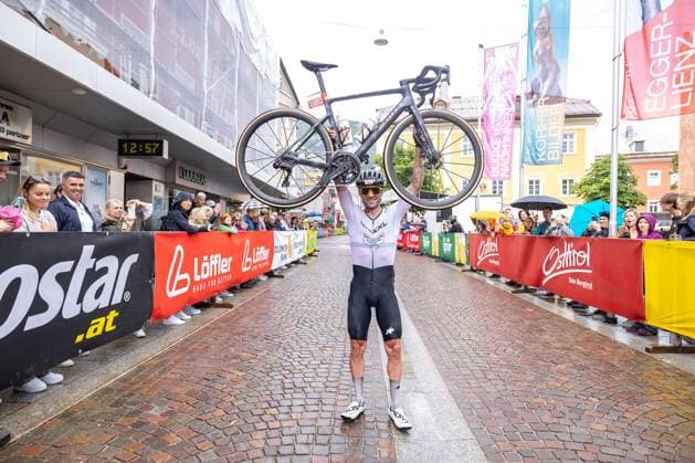 08.06.2025, Lienz, AUT, 37. Dolomitenradrundfahrt, 10. SuperGiroDolomiti, im Bild Jack Burke (CAN, Sieger Super Giro Dolomiti) Jack Burke (CAN winner Super Giro Dolomiti) during the 37th Dolomite Cycling Tour and 10th SuperGiroDolomiti. in Lienz, Austria on 2025 06 08. Expa Lienz