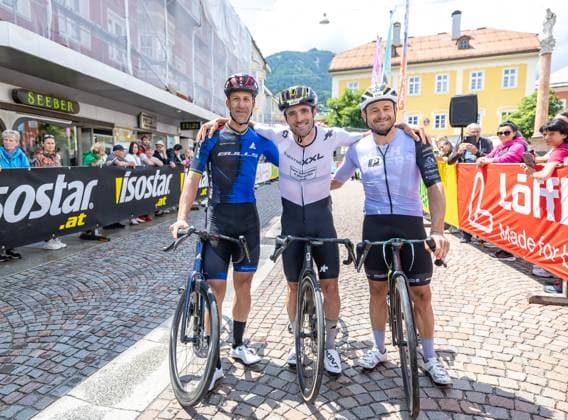 08.06.2025, Lienz, AUT, 37. Dolomitenradrundfahrt, 10. SuperGiroDolomiti, im Bild Podium Super Giro Dolomiti v.l. Alban Lakata (AUT, 2. Platz), Jack Burke (CAN, Sieger), Daniel Federspiel (AUT, 3. Platz) podium Super Giro Dolomiti: left to right: second placed Alban Lakata (AUT) Jack Burke (CAN winner) third placed Daniel Federspiel (AUT) during the 37th Dolomite Cycling Tour and 10th SuperGiroDolomiti. in Lienz, Austria on 2025 06 08. Expa Lienz