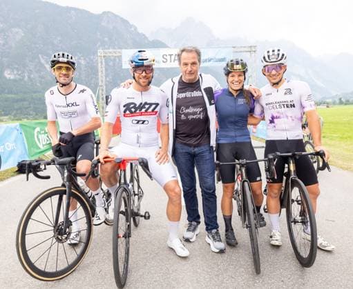 08.06.2025, Lienz, AUT, 37. Dolomitenradrundfahrt, 10. SuperGiroDolomiti, im Bild v.l. Philip Handl (AUT), Jack Burke (CAN), Benjamin Karl (AUT), Bianca Somavilla (AUT) left to right: Philip Handl (AUT) Jack Burke (CAN) Benjamin Karl (AUT) Bianca Somavilla (AUT) during the 37th Dolomite Cycling Tour and 10th SuperGiroDolomiti. in Lienz, Austria on 2025 06 08. Expa Lienz