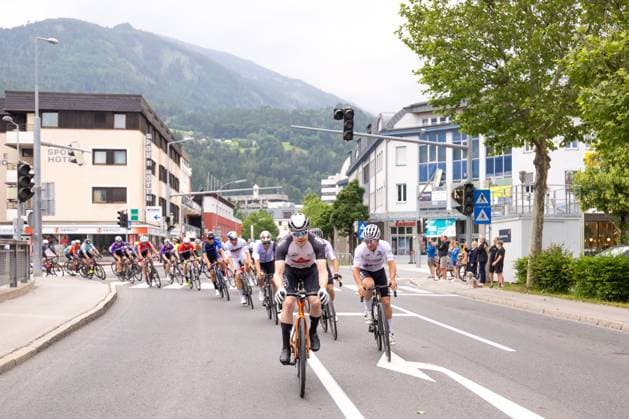 08.06.2025, Lienz, AUT, 37. Dolomitenradrundfahrt, 10. SuperGiroDolomiti, im Bild das Feld in Lienz Super Giro Dolomiti the Peleton at Lienz during the 37th Dolomite Cycling Tour and 10th SuperGiroDolomiti. in Lienz, Austria on 2025 06 08. Expa Lienz