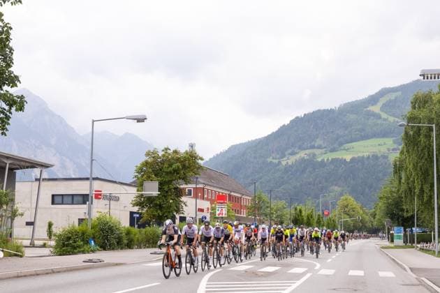 08.06.2025, Lienz, AUT, 37. Dolomitenradrundfahrt, 10. SuperGiroDolomiti, im Bild das Feld in Lienz Super Giro Dolomiti the Peleton at Lienz during the 37th Dolomite Cycling Tour and 10th SuperGiroDolomiti. in Lienz, Austria on 2025 06 08. Expa Lienz