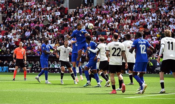 08.06.2025, xsltx, Fussball UEFA Nations League Platz 3, Deutschland - Frankreich v.l. Loic Digne (Frankreich) (DFL DFB REGULATIONS PROHIBIT ANY USE OF PHOTOGRAPHS as IMAGE SEQUENCES and or QUASI-VIDEO) Stuttgart