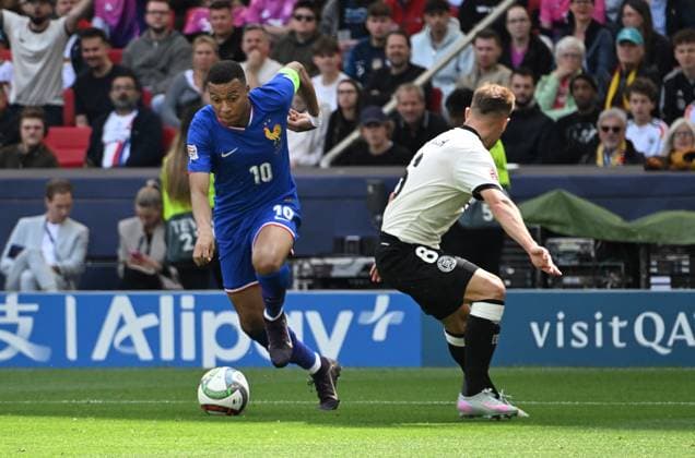 08.06.2025, xsltx, Fussball UEFA Nations League Platz 3, Deutschland - Frankreich v.l. Kylian Mbappe (Frankreich), Joshua Kimmich (Deutsche Fussball Nationalmannschaft DFB) (DFL DFB REGULATIONS PROHIBIT ANY USE OF PHOTOGRAPHS as IMAGE SEQUENCES and or QUASI-VIDEO) Stuttgart