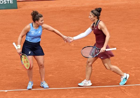 (250608) -- PARIS, June 8, 2025 -- Sara Errani (R) Jasmine Paolini react during the women s doubles final between Anna Danilina of Kazakstan Aleksandra Krunic of Serbia and Sara Errani Jasmine Paolini of Italy at the French Open tennis tournament at Roland Garros, Paris, France, June 8, 2025. ) (SP)FRANCE-PARIS-TENNIS-FRENCH OPEN-WOMEN S DOUBLES-FINAL LixJing 