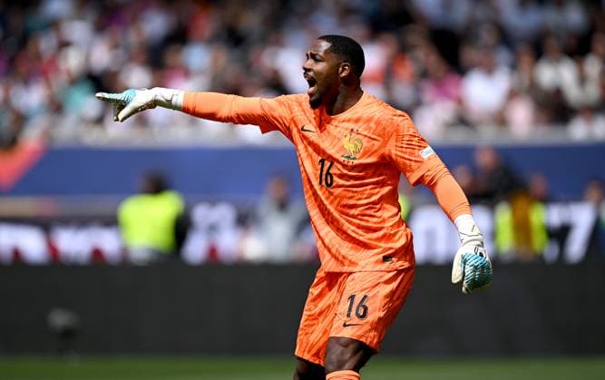 FUSSBALL UEFA Nations League 2024 2025 Spiel um Platz 3 in Stuttgart Deutschland - Frankreich 08.06.2025 Torwart Mike Maignan (Frankreich)