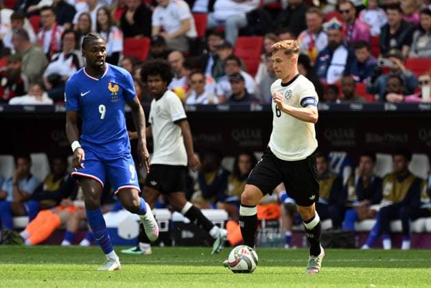 08.06.2025, xsltx, Fussball UEFA Nations League Platz 3, Deutschland - Frankreich v.l. Marcus Thuram (Frankreich), Joshua Kimmich (Deutsche Fussball Nationalmannschaft DFB) (DFL DFB REGULATIONS PROHIBIT ANY USE OF PHOTOGRAPHS as IMAGE SEQUENCES and or QUASI-VIDEO) Stuttgart