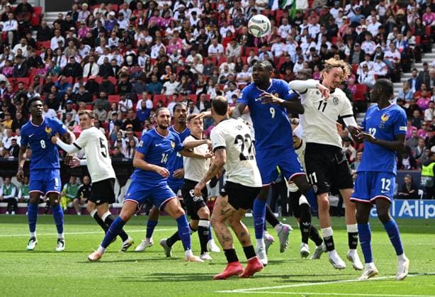 08.06.2025, xsltx, Fussball UEFA Nations League Platz 3, Deutschland - Frankreich v.l. David Raum (Deutsche Fussball Nationalmannschaft DFB), Marcus Thuram (Frankreich), Nick Woltermade (Deutsche Fussball Nationalmannschaft DFB), Randal Kolo Muani (Frankreich) (DFL DFB REGULATIONS PROHIBIT ANY USE OF PHOTOGRAPHS as IMAGE SEQUENCES and or QUASI-VIDEO) Stuttgart