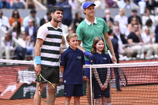 2025 Roland-Garros - Men s Single Final PARIS, FRANCE - JUNE 8: Jannik Sinner (R) and Carlos Alcaraz (L) ahead of the Men s Single Final match on the day 15 of French Open tennis tournament on Court Philippe-Chatrier at the Roland-Garros Complex in Paris, France on June 8, 2025. Burak Akbulut Anadolu Paris France. Editorial use only. Please get in touch for any other usage.  Copyright: x2025xAnadoluxBurakxAkbulutx