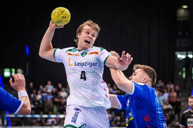 Andri Mar Runarsson (SC DHfK Leipzig, 04) vs. Gianfranco Pribetic (TVB Stuttgart, 09) GER, TVB Stuttgart - SC DHfK Leipzig, DAIKIN HBL, Handball, Bundesliga, 34. Spieltag, Spielzeit 2024 2025, 08.06.2025 GER, TVB Stuttgart - SC DHfK Leipzig, DAIKIN HBL, Handball, Bundesliga, 34. Spieltag, Spielzeit 2024 2025, 08.06.2025 Stuttgart Copyright: xSandyxDinkelackerx EP_SDR