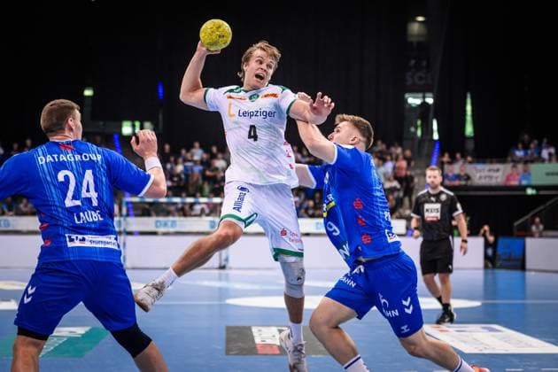 Andri Mar Runarsson (SC DHfK Leipzig, 04) vs. Gianfranco Pribetic (TVB Stuttgart, 09), li.: Lukas Laube (TVB Stuttgart, 24) GER, TVB Stuttgart - SC DHfK Leipzig, DAIKIN HBL, Handball, Bundesliga, 34. Spieltag, Spielzeit 2024 2025, 08.06.2025 GER, TVB Stuttgart - SC DHfK Leipzig, DAIKIN HBL, Handball, Bundesliga, 34. Spieltag, Spielzeit 2024 2025, 08.06.2025 Stuttgart Copyright: xSandyxDinkelackerx EP_SDR