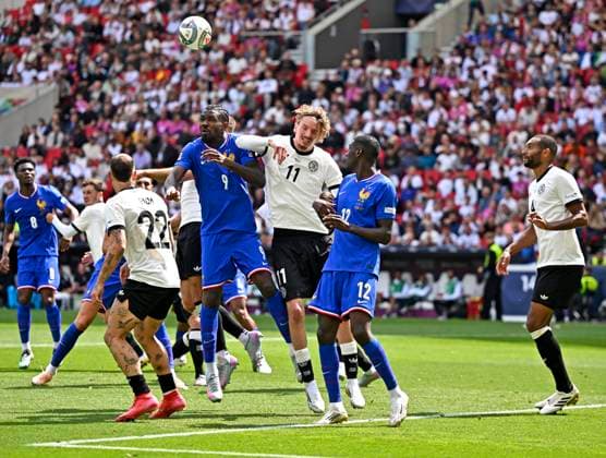 08.06.2025, Fussball UEFA Nations League 2024 25, Spiel um Platz 3, Deutschland - Frankreich, in der MHP-Arena Stuttgart, v.l. David Raum (Deutschland), Marcus Thuram (Frankreich), Nick Woltemade (Deutschland), Randal Kolo Muani (Frankreich) und Jonathan Tah (Deutschland)