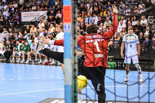 TVB Stuttgart - SC DHfK Leipzig; Stuttgart, 08.06.2025 Domenico Ebner (Leipzig 1) überwunden ; Stuttgart, 08.06.2025 - 34. Spieltag der Handball-Bundesliga, TVB Stuttgart - SC DHfK Leipzig, Porsche-Arena, Stuttgart. Copyright: xBEAUTIFULxSPORTS Märklx