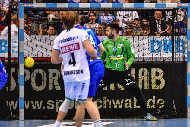 TVB Stuttgart - SC DHfK Leipzig; Stuttgart, 08.06.2025 Miljan Vujovic Nico Bacani (Stuttgart 16) kann nich parieren ; Stuttgart, 08.06.2025 - 34. Spieltag der Handball-Bundesliga, TVB Stuttgart - SC DHfK Leipzig, Porsche-Arena, Stuttgart. Copyright: xBEAUTIFULxSPORTS Märklx