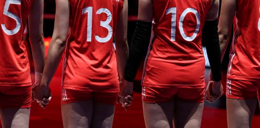 (250608) -- BEIJING, June 8, 2025 -- Players of China hold hands for the national anthem before the Pool 3 match between China and T¨¹rkiye at the Women s Volleyball Nations League (VNL) 2025 Beijing at the National Indoor Stadium in Beijing, China, June 8, 2025. ) (SP)CHINA-BEIJING-VOLLEYBALL-VNL-CHINA VS T?RKIYE (CN) HanxYan 
