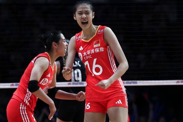(250608) -- BEIJING, June 8, 2025 -- China s Wang Aoqian (R) reacts during the Pool 3 match between China and T¨¹rkiye at the Women s Volleyball Nations League (VNL) 2025 Beijing at the National Indoor Stadium in Beijing, China, June 8, 2025. ) (SP)CHINA-BEIJING-VOLLEYBALL-VNL-CHINA VS T?RKIYE (CN) HanxYan 